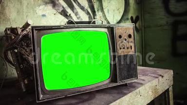 老式复古破电视或电视<strong>无信号</strong>绿色屏幕动画